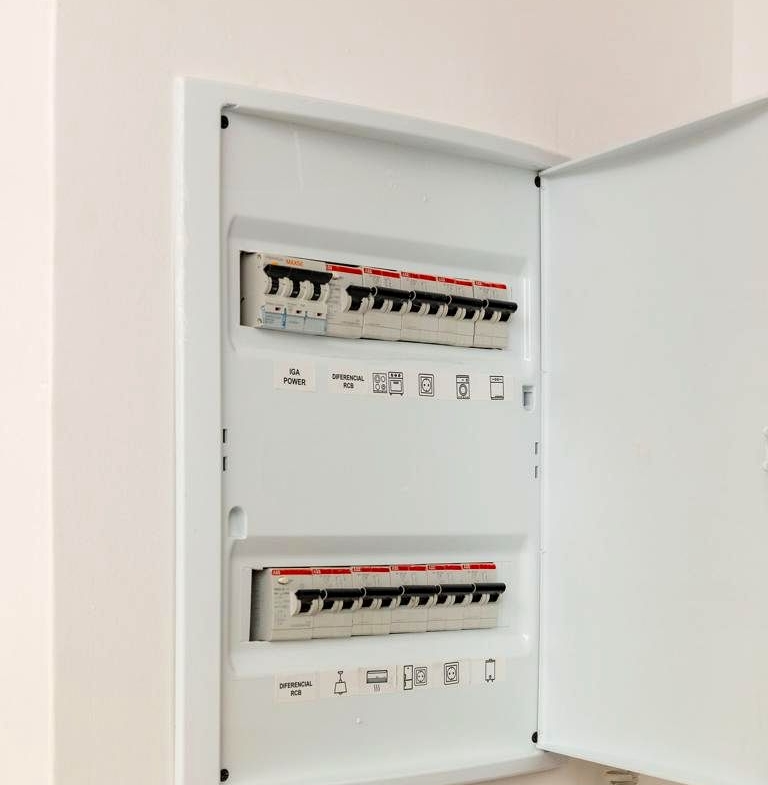 768