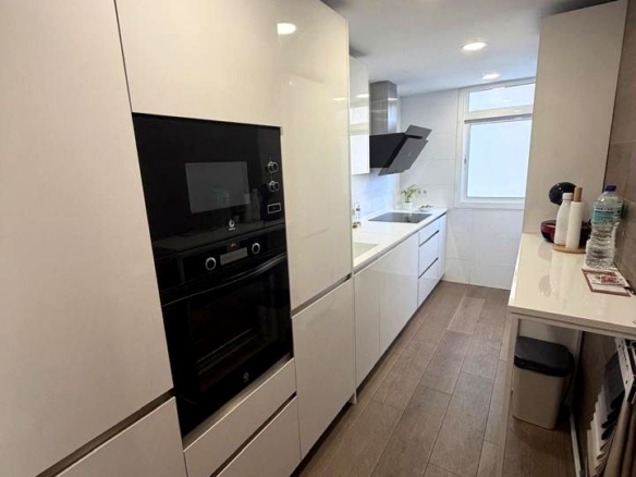 OPORTUNIDAD EXCLUSIVA EN EL CENTRO! PISO LUMINOSO CON UBICACIÓN INMEJORABLE, ESTACIÓN DE METRO Y AVE REF:64862