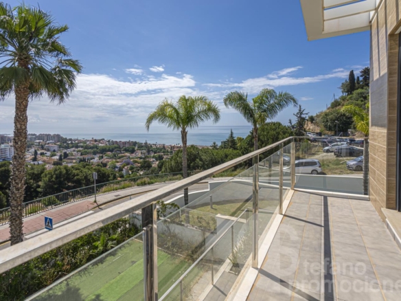 VILLA DE LUJO CASI A ESTRENAR EN MÁLAGA ESTE CON IMPRESIONANTES VISTAS AL MAR Y CALIDADES PREMIUM. REF:64871
