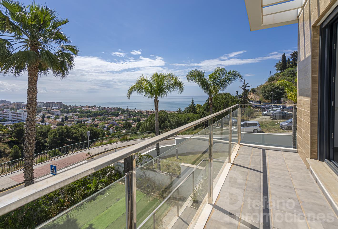 VILLA DE LUJO CASI A ESTRENAR EN MÁLAGA ESTE CON IMPRESIONANTES VISTAS AL MAR Y CALIDADES PREMIUM. REF:64871
