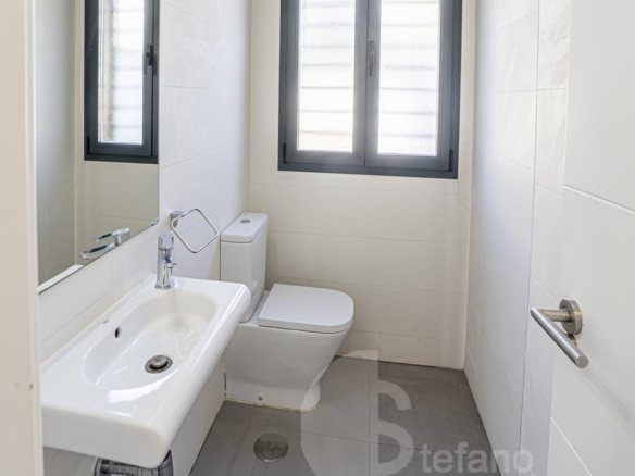 VILLA DE LUJO CASI A ESTRENAR EN MÁLAGA ESTE CON IMPRESIONANTES VISTAS AL MAR Y CALIDADES PREMIUM. REF:64871