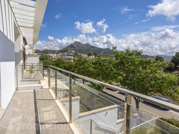 VILLA DE LUJO CASI A ESTRENAR EN MÁLAGA ESTE CON IMPRESIONANTES VISTAS AL MAR Y CALIDADES PREMIUM. REF:64871