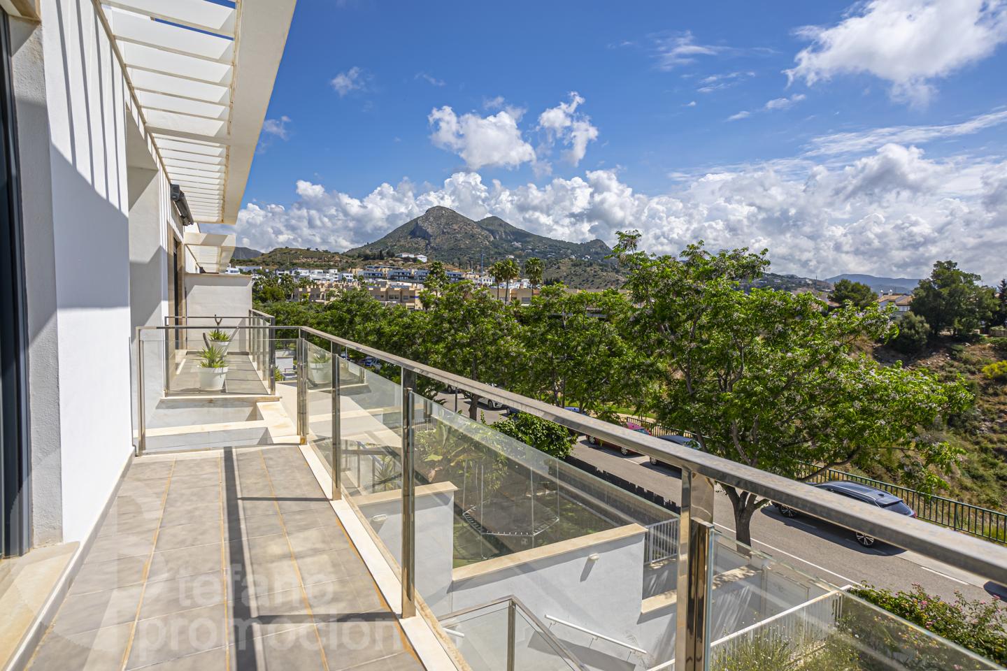 VILLA DE LUJO CASI A ESTRENAR EN MÁLAGA ESTE CON IMPRESIONANTES VISTAS AL MAR Y CALIDADES PREMIUM. REF:64871