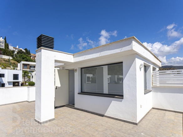 VILLA DE LUJO CASI A ESTRENAR EN MÁLAGA ESTE CON IMPRESIONANTES VISTAS AL MAR Y CALIDADES PREMIUM. REF:64871