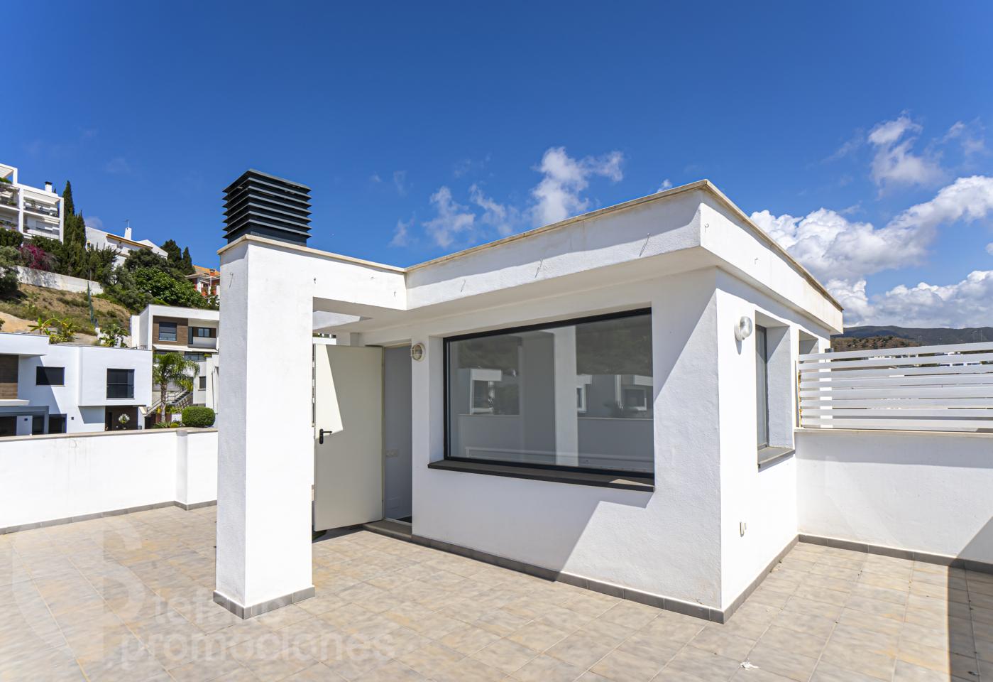 VILLA DE LUJO CASI A ESTRENAR EN MÁLAGA ESTE CON IMPRESIONANTES VISTAS AL MAR Y CALIDADES PREMIUM. REF:64871