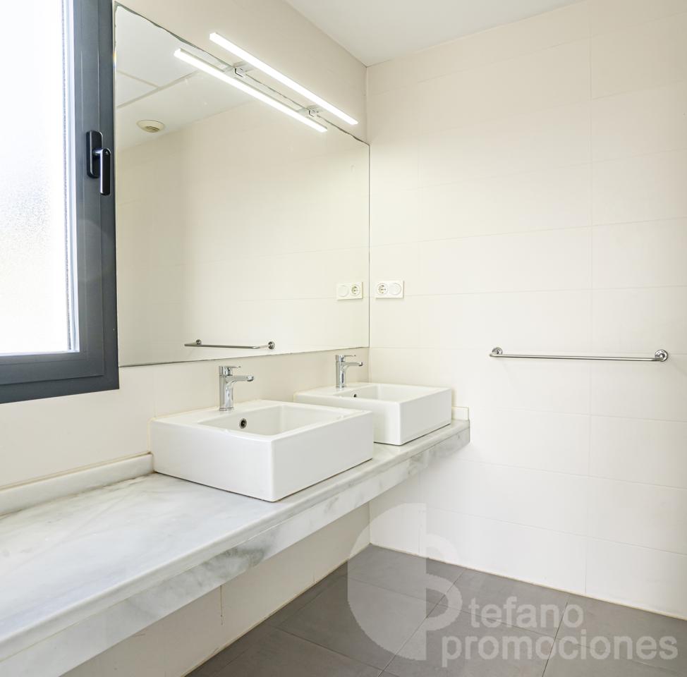 VILLA DE LUJO CASI A ESTRENAR EN MÁLAGA ESTE CON IMPRESIONANTES VISTAS AL MAR Y CALIDADES PREMIUM. REF:64871