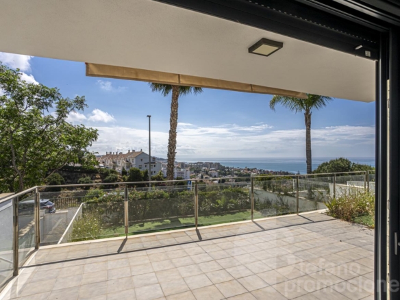 VILLA DE LUJO CASI A ESTRENAR EN MÁLAGA ESTE CON IMPRESIONANTES VISTAS AL MAR Y CALIDADES PREMIUM. REF:64871