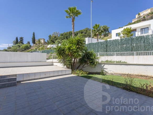 VILLA DE LUJO CASI A ESTRENAR EN MÁLAGA ESTE CON IMPRESIONANTES VISTAS AL MAR Y CALIDADES PREMIUM. REF:64871