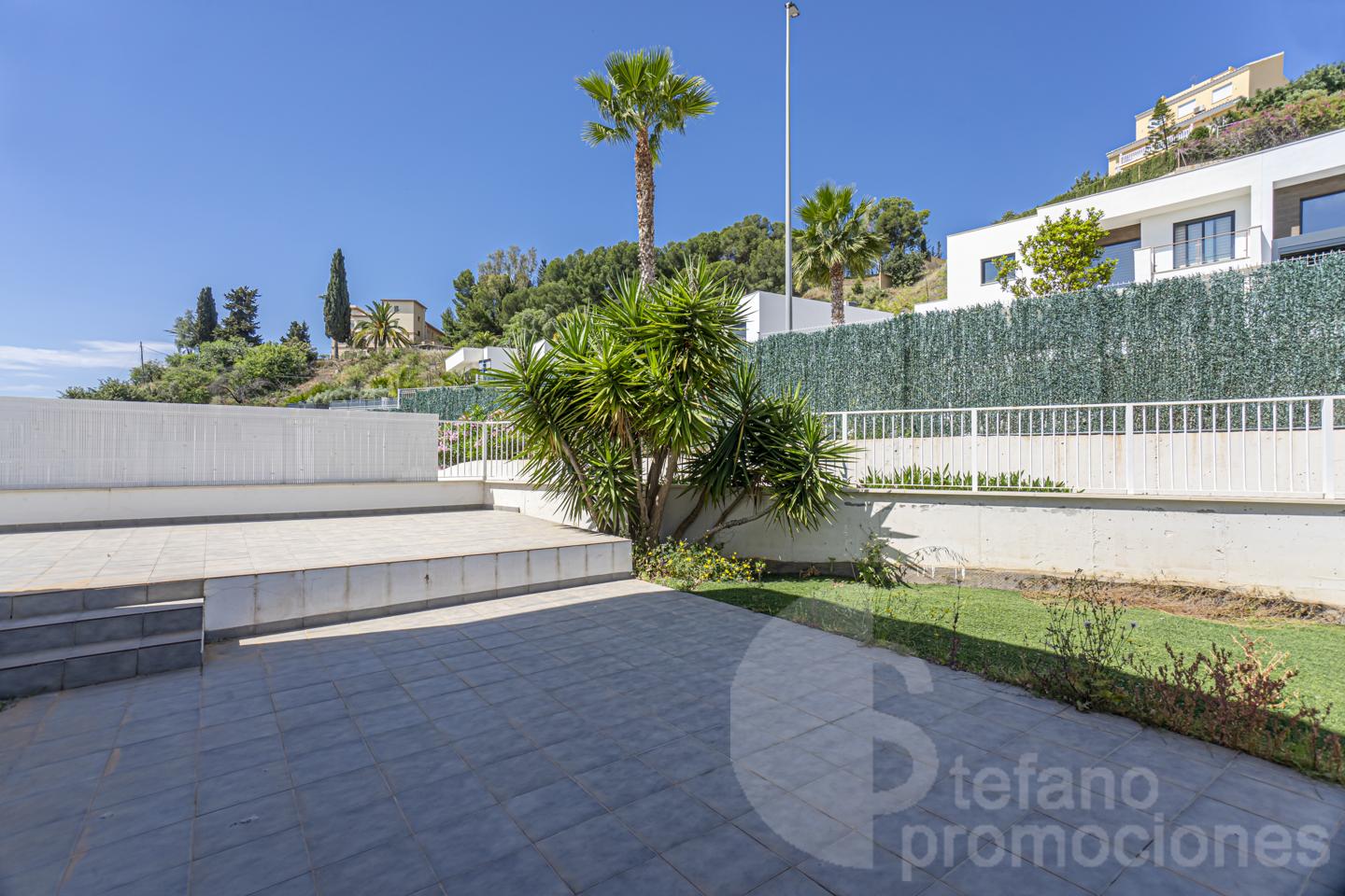 VILLA DE LUJO CASI A ESTRENAR EN MÁLAGA ESTE CON IMPRESIONANTES VISTAS AL MAR Y CALIDADES PREMIUM. REF:64871