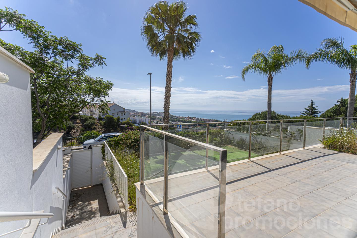 VILLA DE LUJO CASI A ESTRENAR EN MÁLAGA ESTE CON IMPRESIONANTES VISTAS AL MAR Y CALIDADES PREMIUM. REF:64871