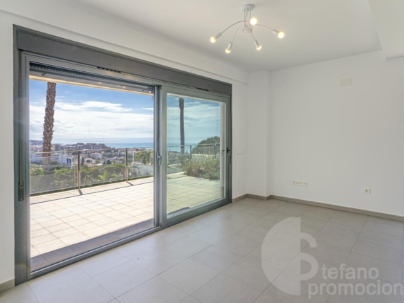 VILLA DE LUJO CASI A ESTRENAR EN MÁLAGA ESTE CON IMPRESIONANTES VISTAS AL MAR Y CALIDADES PREMIUM. REF:64871