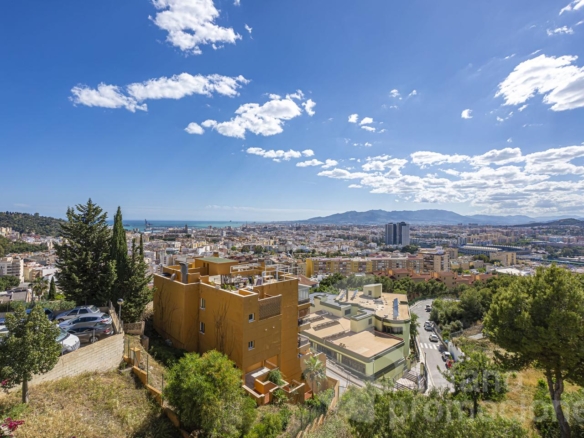 ¡VISTAS ÚNICAS E INFINITAS!  DÚPLEX EN PINARES DE OLLETAS. AMPLITUD, GRANDES PISCINAS & JARDINES REF:64868