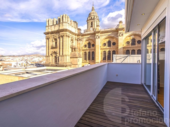 ESPECTACULAR ÁTICO DÚPLEX EN PLENO CENTRO. ELEGANCIA, AMPLITUD Y UNA TERRAZA DE ENSUEÑO PARA DISFRUTAR DEL CIELO DE MÁLAGA REF:64893