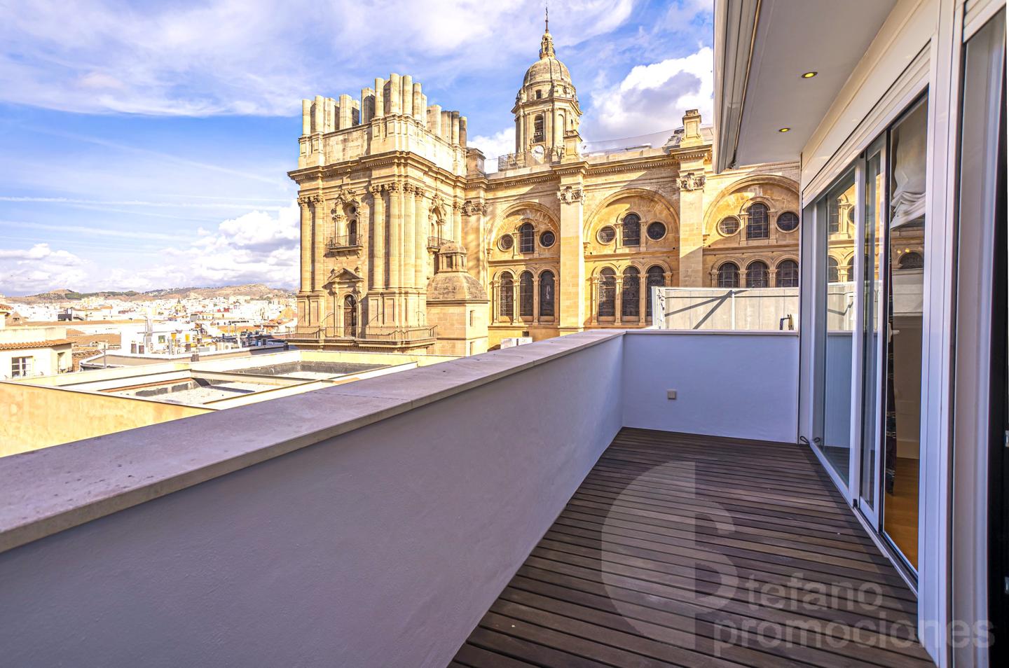ESPECTACULAR ÁTICO DÚPLEX EN PLENO CENTRO. ELEGANCIA, AMPLITUD Y UNA TERRAZA DE ENSUEÑO PARA DISFRUTAR DEL CIELO DE MÁLAGA REF:64893