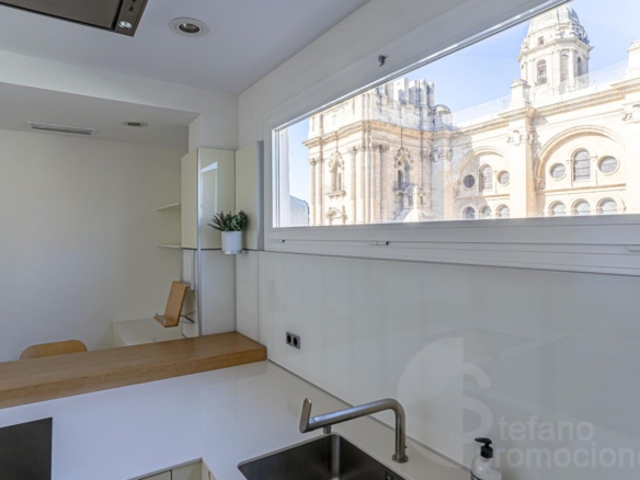 ESPECTACULAR ÁTICO DÚPLEX EN PLENO CENTRO. ELEGANCIA, AMPLITUD Y UNA TERRAZA DE ENSUEÑO PARA DISFRUTAR DEL CIELO DE MÁLAGA REF:64893