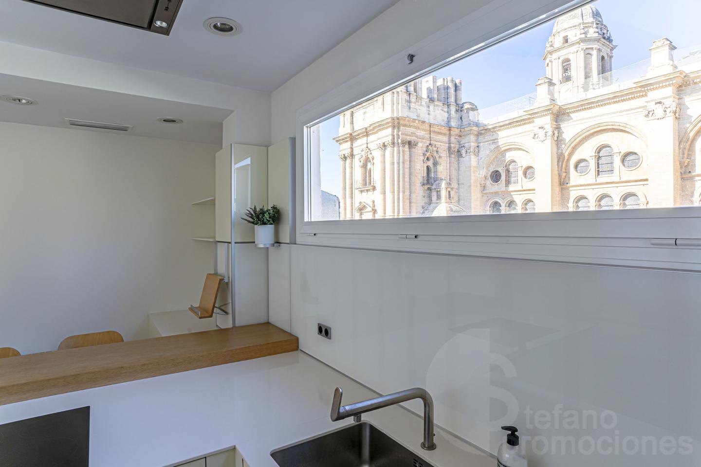 ESPECTACULAR ÁTICO DÚPLEX EN PLENO CENTRO. ELEGANCIA, AMPLITUD Y UNA TERRAZA DE ENSUEÑO PARA DISFRUTAR DEL CIELO DE MÁLAGA REF:64893
