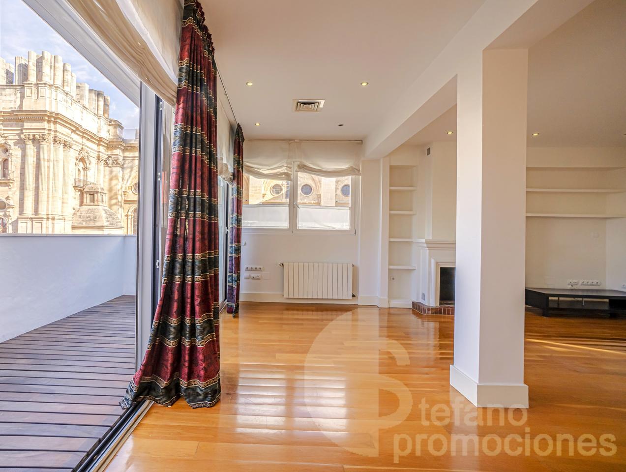 ESPECTACULAR ÁTICO DÚPLEX EN PLENO CENTRO. ELEGANCIA, AMPLITUD Y UNA TERRAZA DE ENSUEÑO PARA DISFRUTAR DEL CIELO DE MÁLAGA REF:64893