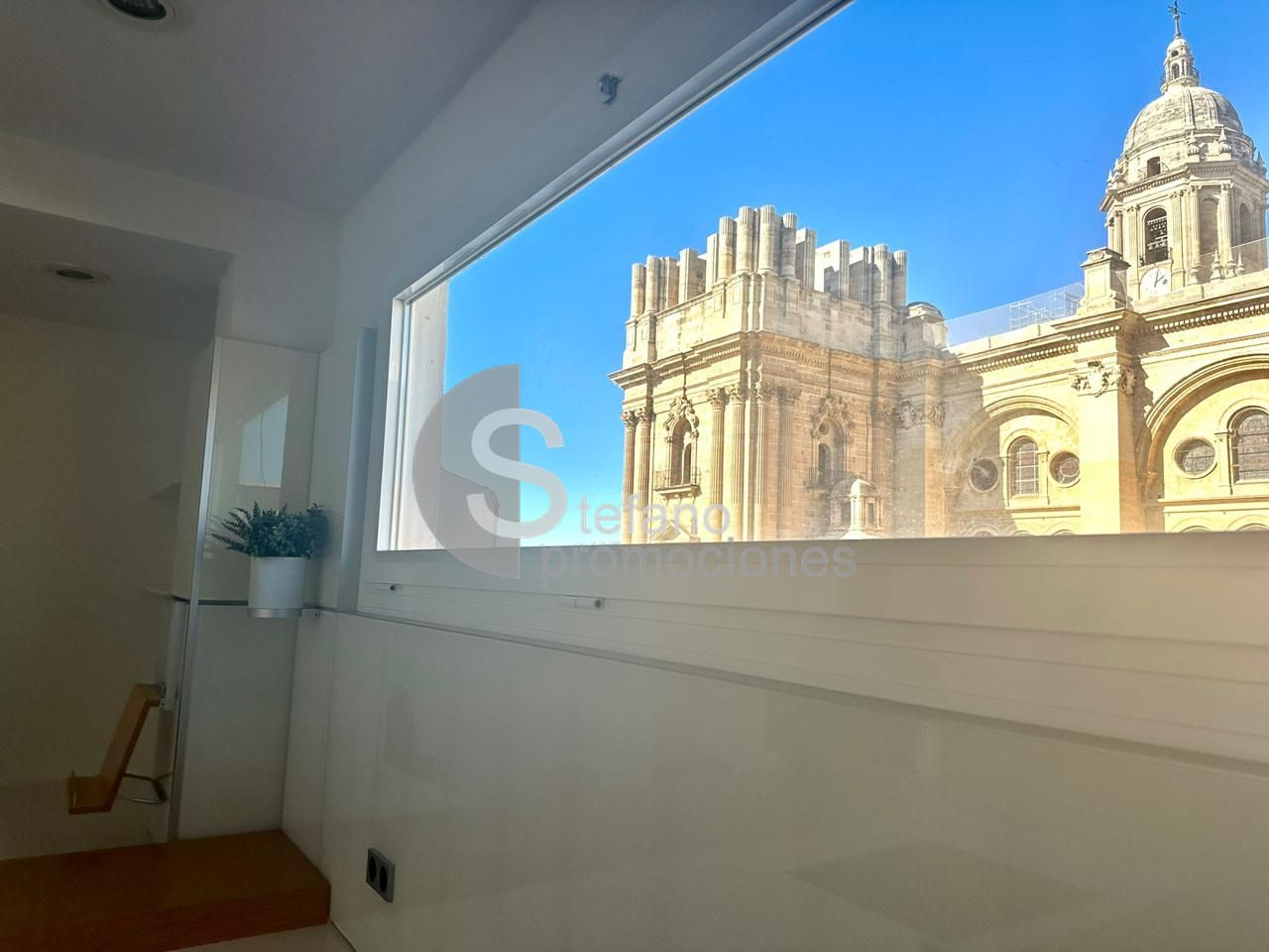 ESPECTACULAR ÁTICO DÚPLEX EN PLENO CENTRO. ELEGANCIA, AMPLITUD Y UNA TERRAZA DE ENSUEÑO PARA DISFRUTAR DEL CIELO DE MÁLAGA REF:64893