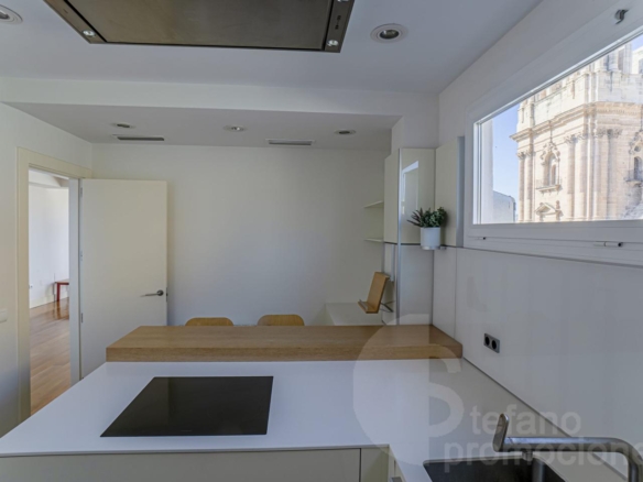 ESPECTACULAR ÁTICO DÚPLEX EN PLENO CENTRO. ELEGANCIA, AMPLITUD Y UNA TERRAZA DE ENSUEÑO PARA DISFRUTAR DEL CIELO DE MÁLAGA REF:64893