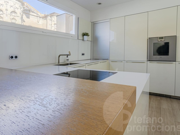 ESPECTACULAR ÁTICO DÚPLEX EN PLENO CENTRO. ELEGANCIA, AMPLITUD Y UNA TERRAZA DE ENSUEÑO PARA DISFRUTAR DEL CIELO DE MÁLAGA REF:64893