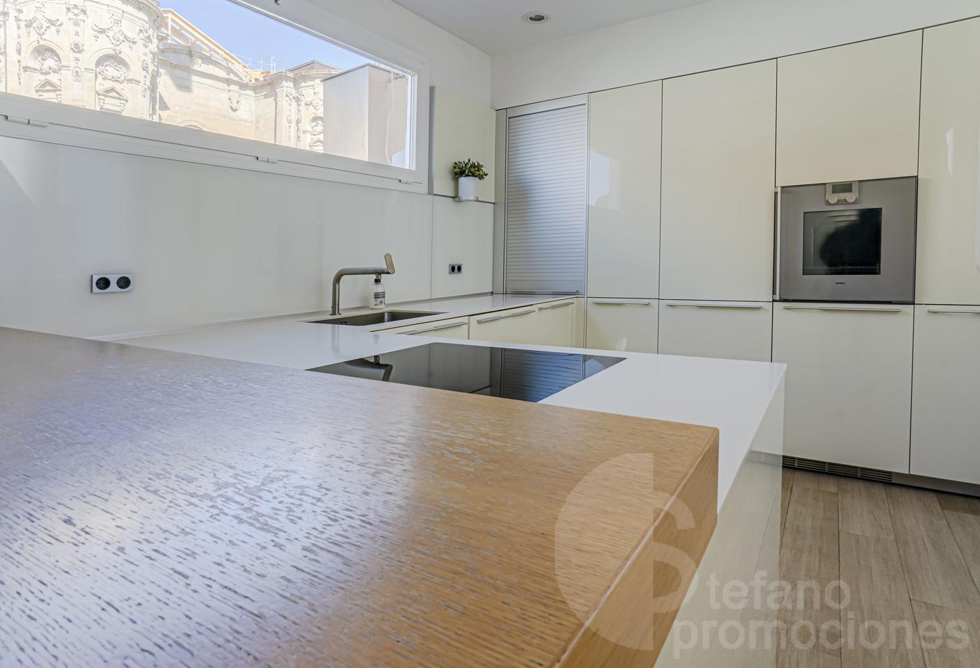 ESPECTACULAR ÁTICO DÚPLEX EN PLENO CENTRO. ELEGANCIA, AMPLITUD Y UNA TERRAZA DE ENSUEÑO PARA DISFRUTAR DEL CIELO DE MÁLAGA REF:64893