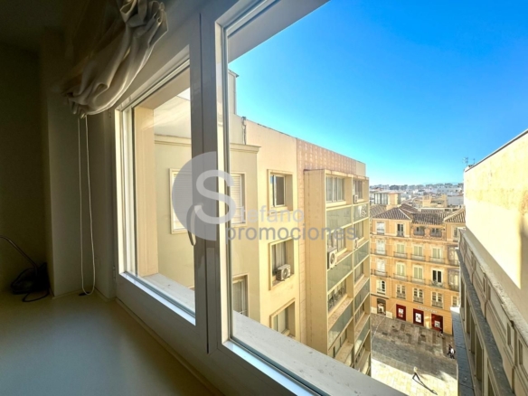 ESPECTACULAR ÁTICO DÚPLEX EN PLENO CENTRO. ELEGANCIA, AMPLITUD Y UNA TERRAZA DE ENSUEÑO PARA DISFRUTAR DEL CIELO DE MÁLAGA REF:64893