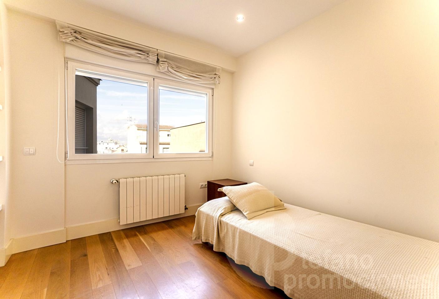 ESPECTACULAR ÁTICO DÚPLEX EN PLENO CENTRO. ELEGANCIA, AMPLITUD Y UNA TERRAZA DE ENSUEÑO PARA DISFRUTAR DEL CIELO DE MÁLAGA REF:64893