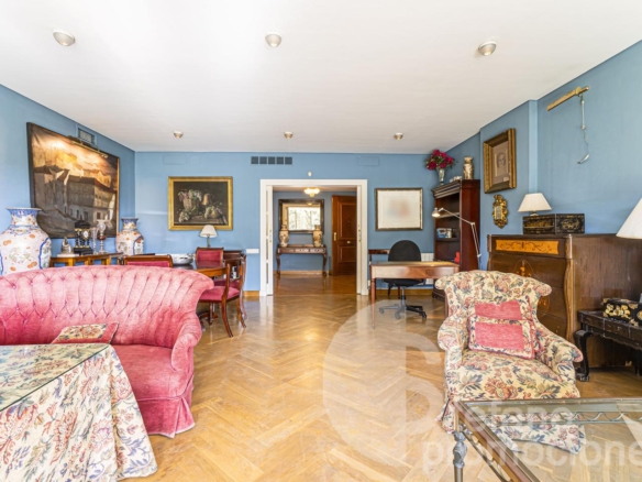 EXCLUSIVO, SEÑORIAL Y ENCANTADOR PISO EN EL CORAZÓN DE LA MALAGUETA, CON AMPLIA TERRAZA PRIVADA DE 20 METROS REF:64914