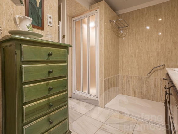 EXCLUSIVO, SEÑORIAL Y ENCANTADOR PISO EN EL CORAZÓN DE LA MALAGUETA, CON AMPLIA TERRAZA PRIVADA DE 20 METROS REF:64914