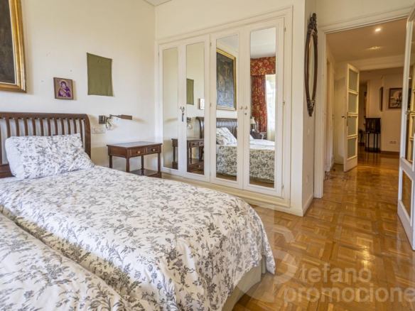 EXCLUSIVO, SEÑORIAL Y ENCANTADOR PISO EN EL CORAZÓN DE LA MALAGUETA, CON AMPLIA TERRAZA PRIVADA DE 20 METROS REF:64914