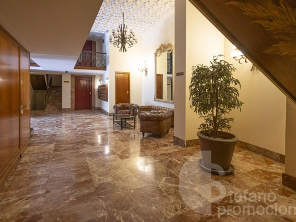EXCLUSIVO, SEÑORIAL Y ENCANTADOR PISO EN EL CORAZÓN DE LA MALAGUETA, CON AMPLIA TERRAZA PRIVADA DE 20 METROS REF:64914