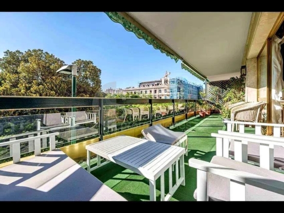 EXCLUSIVO, SEÑORIAL Y ENCANTADOR PISO EN EL CORAZÓN DE LA MALAGUETA, CON AMPLIA TERRAZA PRIVADA DE 20 METROS REF:64914