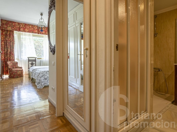 EXCLUSIVO, SEÑORIAL Y ENCANTADOR PISO EN EL CORAZÓN DE LA MALAGUETA, CON AMPLIA TERRAZA PRIVADA DE 20 METROS REF:64914