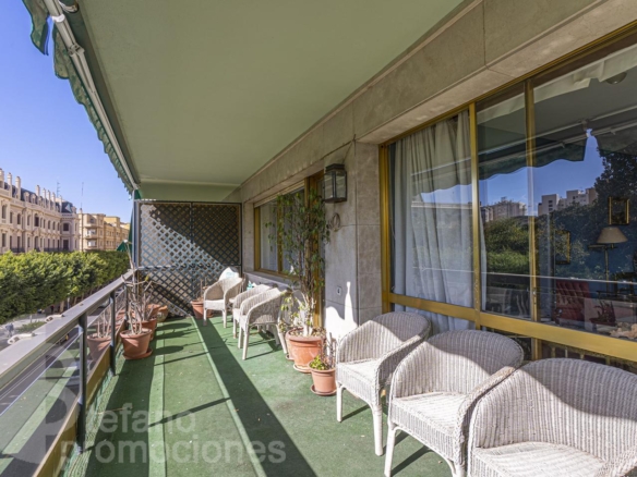 EXCLUSIVO, SEÑORIAL Y ENCANTADOR PISO EN EL CORAZÓN DE LA MALAGUETA, CON AMPLIA TERRAZA PRIVADA DE 20 METROS REF:64914
