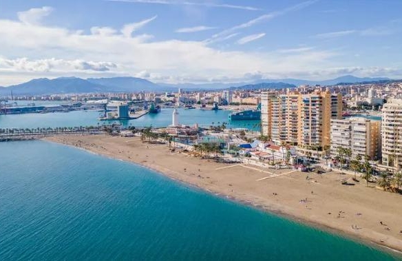 EXCLUSIVO PISO REFORMADO EN PRIMERA LÍNEA DE PLAYA EN LA MALAGUETA. UBICADO EN LA OCTAVA PLANTA, CON ESPECTACULARES VISTAS AL MAR DESDE SU GRAN TERRA REF:64458