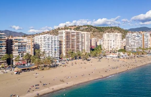EXCLUSIVO PISO REFORMADO EN PRIMERA LÍNEA DE PLAYA EN LA MALAGUETA. UBICADO EN LA OCTAVA PLANTA, CON ESPECTACULARES VISTAS AL MAR DESDE SU GRAN TERRA REF:64458