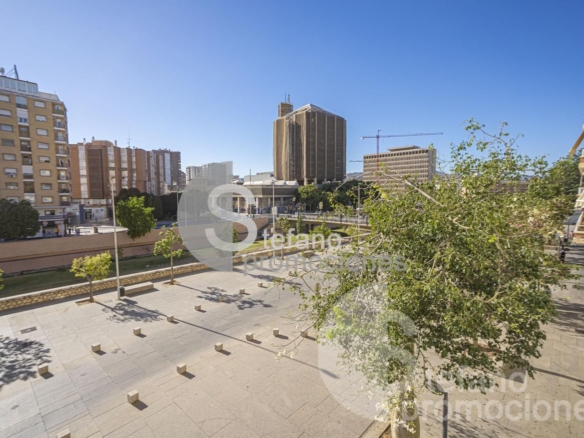 ¡AMPLITUD Y ENCANTO, SEÑORIAL VIVIENDA  EN EL CORAZÓN DEL SOHO. REF:64921