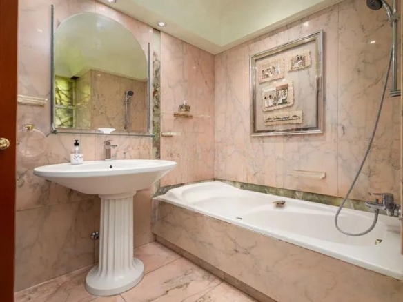 EXCLUSIVA VIVIENDA EN LA MALAGUETA, EN LA DÉCIMA Y ÚLTIMA PLANTA, CON VISTAS PANORÁMICAS A LA ALCAZABA, EL MONTE GIBRALFARO Y LA CIUDAD. REF:64423