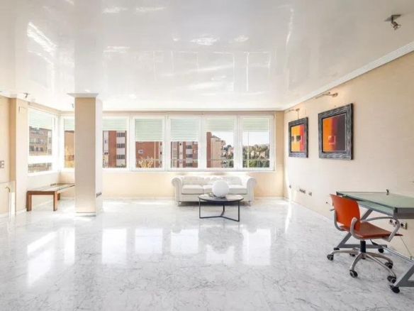 EXCLUSIVA VIVIENDA EN LA MALAGUETA, EN LA DÉCIMA Y ÚLTIMA PLANTA, CON VISTAS PANORÁMICAS A LA ALCAZABA, EL MONTE GIBRALFARO Y LA CIUDAD. REF:64423