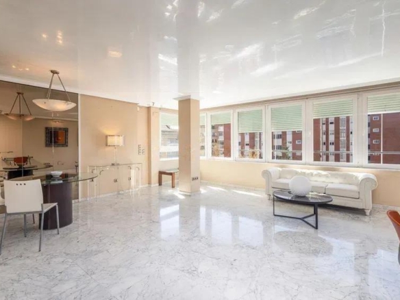EXCLUSIVA VIVIENDA EN LA MALAGUETA, EN LA DÉCIMA Y ÚLTIMA PLANTA, CON VISTAS PANORÁMICAS A LA ALCAZABA, EL MONTE GIBRALFARO Y LA CIUDAD. REF:64423