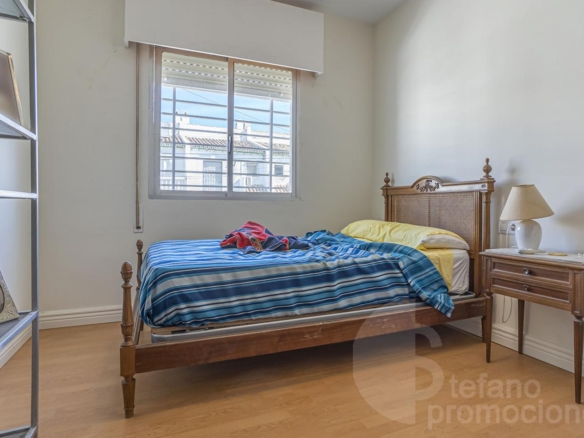 ENCANTADORA CASA DE ESQUINA EN PRIMERA LÍNEA DE PLAYA EN LA CALA DEL MORAL, CON JARDÍN PRIVADO Y ACCESO DIRECTO AL MAR. REF:64307