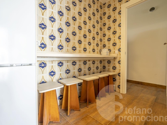 ENCANTADORA CASA DE ESQUINA EN PRIMERA LÍNEA DE PLAYA EN LA CALA DEL MORAL, CON JARDÍN PRIVADO Y ACCESO DIRECTO AL MAR. REF:64307