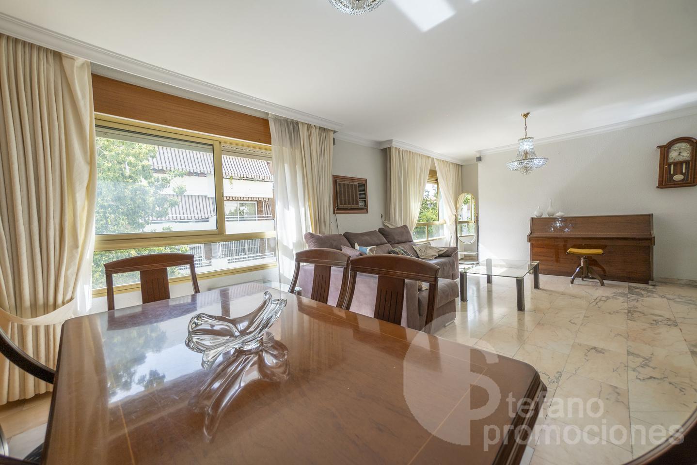 EN EL CENTRO! PISO DE 130 M² IDEAL PARA OFICINAS O VIVIENDA. CUENTA CON 4 HABITACIONES, 1 BAÑO, ARMARIOS EMPOTRADOS, AIRE ACONDICIONADO Y PLAZA DE GAR REF:6173