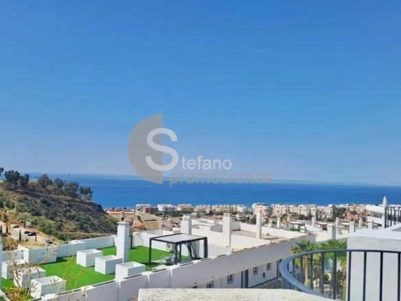 Penthouse on sale in Torre de Benagalbón REF:64948