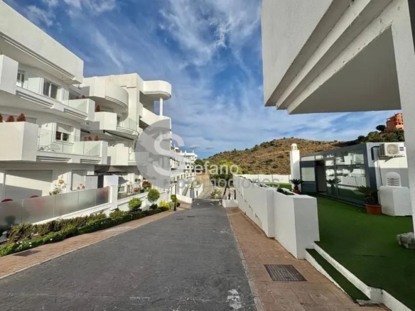 Penthouse on sale in Torre de Benagalbón REF:64948
