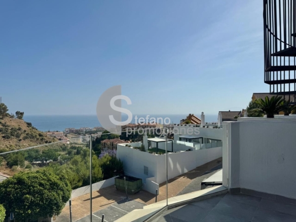 Penthouse on sale in Torre de Benagalbón REF:64948