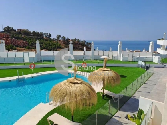 Penthouse on sale in Torre de Benagalbón REF:64948
