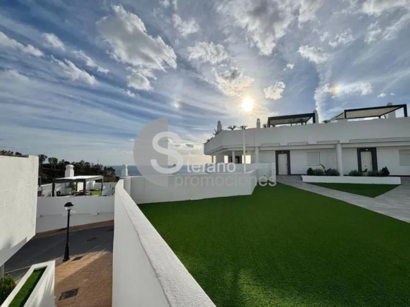 Penthouse on sale in Torre de Benagalbón REF:64948