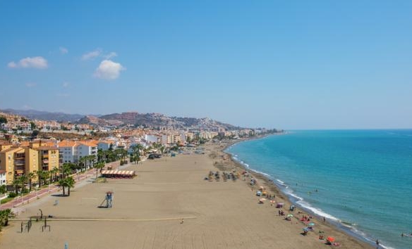 OPORTUNIDAD ÚNICA!! SUELO CERCA DE LA PLAYA CON VISTAS, DE 2.717 M² EN LA COSTA DEL SOL ORIENTAL, REF:64959