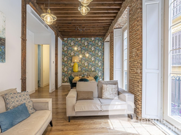 LUJO Y ESPACIO EN EL CENTRO, EXCLUSIVO PISO AMUEBLADO EN EXCELENTE UBICACIÓN, PARA LARGA TEMPORADA!!! REF:64977